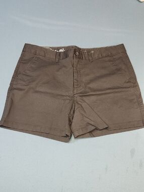 NWT Eddie Bauer Womens Gray Legendwash Stretch Shorts. Size 16.
